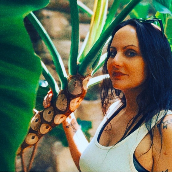 Meet your Posher, Candice - Picture 1 of 1